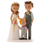 Friss házasok a fiukkal esküvői figura